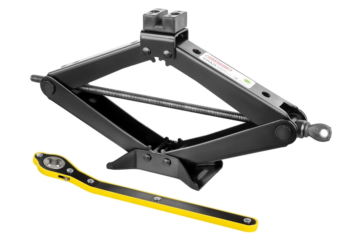 Домкрат мех. ромб. 3т (h 102-447мм) SKYWAY с резиновой опорной частью S01801029 в чехле